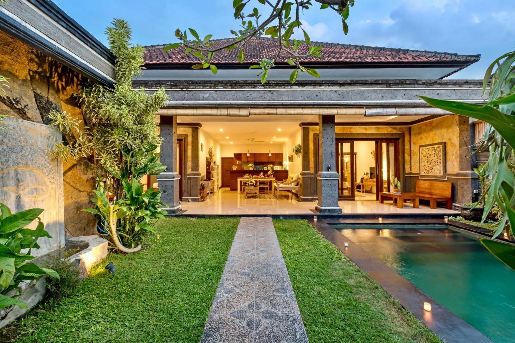 Bens Tunjung Two-bedroom With Private Pool Kuta Villa *